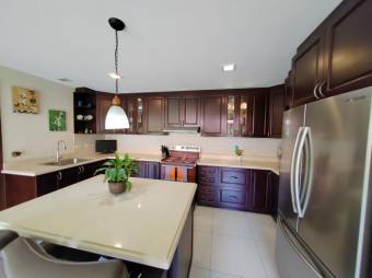 Se vende espaciosa casa con patio en condominio de Granadilla 25-251 Se vende espaciosa casa con patio en condominio de Granadilla 25-251