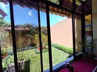 Se vende espaciosa casa con patio en condominio de Granadilla 25-251 Se vende espaciosa casa con patio en condominio de Granadilla 25-251