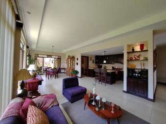 Se vende espaciosa casa con patio en condominio de Granadilla 25-251 Se vende espaciosa casa con patio en condominio de Granadilla 25-251