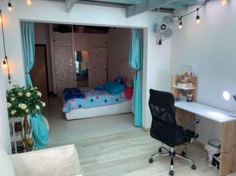 Se vende moderna casa con patio en Granadilla San José 25-687