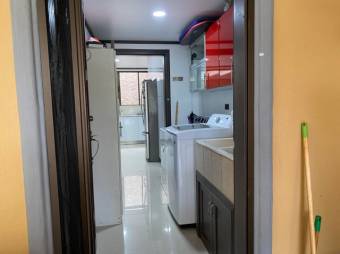 Se vende moderna casa con patio en Granadilla San José 25-687