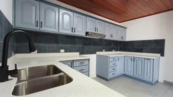 Se vende moderna casa con patio en Freses de Curridabat 25-1475 Se vende moderna casa con patio en Freses de Curridabat 25-1475