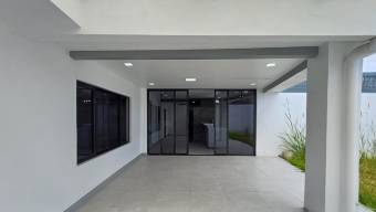 Se vende moderna casa con patio en Freses de Curridabat 25-1475 Se vende moderna casa con patio en Freses de Curridabat 25-1475