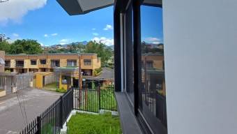 Se vende moderna casa con patio en Freses de Curridabat 25-1475 Se vende moderna casa con patio en Freses de Curridabat 25-1475