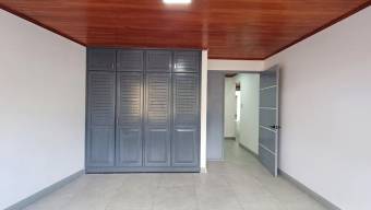 Se vende moderna casa con patio en Freses de Curridabat 25-1475 Se vende moderna casa con patio en Freses de Curridabat 25-1475