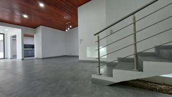 Se vende moderna casa con patio en Freses de Curridabat 25-1475 Se vende moderna casa con patio en Freses de Curridabat 25-1475