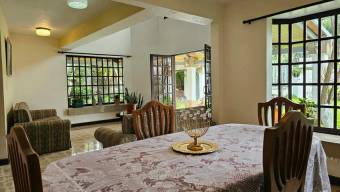 Se vende moderna casa con amplio patio en Granadilla Curridabat 25-1953 Se vende moderna casa con amplio patio en Granadilla Curridabat 25-1953