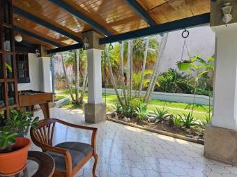 Se vende moderna casa con amplio patio en Granadilla Curridabat 25-1953 Se vende moderna casa con amplio patio en Granadilla Curridabat 25-1953