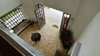 Se vende moderna casa con amplio patio en Granadilla Curridabat 25-1953 Se vende moderna casa con amplio patio en Granadilla Curridabat 25-1953