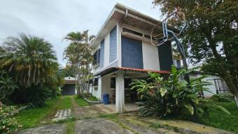 Se vende moderna casa con amplio patio en Granadilla Curridabat 25-1953 Se vende moderna casa con amplio patio en Granadilla Curridabat 25-1953