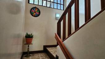 Se vende moderna casa con amplio patio en Granadilla Curridabat 25-1953 Se vende moderna casa con amplio patio en Granadilla Curridabat 25-1953