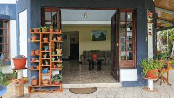 Se vende moderna casa con amplio patio en Granadilla Curridabat 25-1953 Se vende moderna casa con amplio patio en Granadilla Curridabat 25-1953