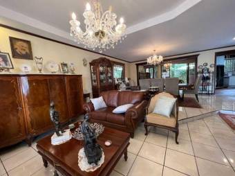 Se vende moderna casa con terraza en Sánchez de Curridabat 24-536