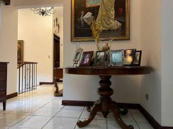 Se vende moderna casa con terraza en Sánchez de Curridabat 24-536