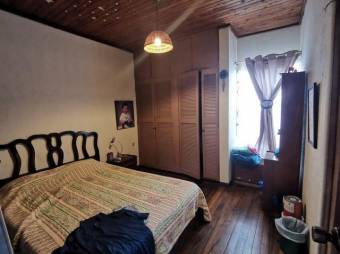 Se vende moderna casa con amplio lote en Pinares de Curridabat 25-1410