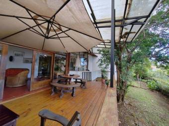 Se vende moderna casa con amplio lote en Pinares de Curridabat 25-1410