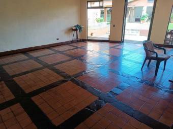 Se vende espaciosa casa con 970m2 de lote en  Lomas de Ayarco 25-1167