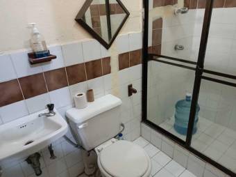 Se vende espaciosa casa con 970m2 de lote en  Lomas de Ayarco 25-1167