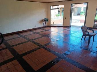 Se vende espaciosa casa con 970m2 de lote en  Lomas de Ayarco 25-1167