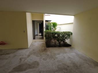 Se vende espaciosa casa con patio en Gravillas de Desamparados 25-553 Se vende espaciosa casa con patio en Gravillas de Desamparados 25-553