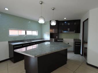 Se vende espaciosa casa con patio en Gravillas de Desamparados 25-553 Se vende espaciosa casa con patio en Gravillas de Desamparados 25-553