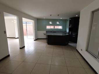 Se vende espaciosa casa con patio en Gravillas de Desamparados 25-553 Se vende espaciosa casa con patio en Gravillas de Desamparados 25-553