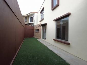 Se vende espaciosa casa con patio en Gravillas de Desamparados 25-553 Se vende espaciosa casa con patio en Gravillas de Desamparados 25-553