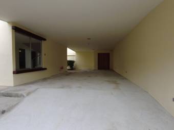 Se vende espaciosa casa con patio en Gravillas de Desamparados 25-553 Se vende espaciosa casa con patio en Gravillas de Desamparados 25-553