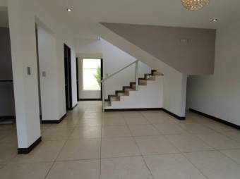 Se vende espaciosa casa con patio en Gravillas de Desamparados 25-553 Se vende espaciosa casa con patio en Gravillas de Desamparados 25-553