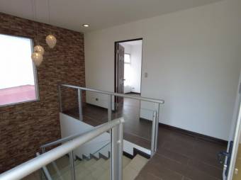 Se vende espaciosa casa con patio en Gravillas de Desamparados 25-553 Se vende espaciosa casa con patio en Gravillas de Desamparados 25-553