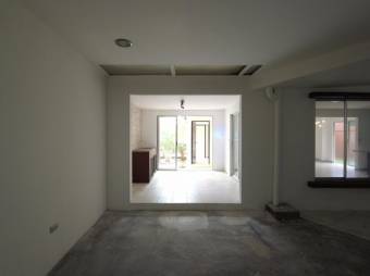 Se vende espaciosa casa con patio en Gravillas de Desamparados 25-553 Se vende espaciosa casa con patio en Gravillas de Desamparados 25-553