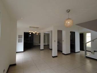 Se vende espaciosa casa con patio en Gravillas de Desamparados 25-553 Se vende espaciosa casa con patio en Gravillas de Desamparados 25-553