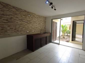 Se vende espaciosa casa con patio en Gravillas de Desamparados 25-553 Se vende espaciosa casa con patio en Gravillas de Desamparados 25-553