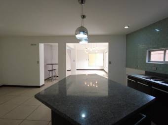 Se vende espaciosa casa con patio en Gravillas de Desamparados 25-553 Se vende espaciosa casa con patio en Gravillas de Desamparados 25-553