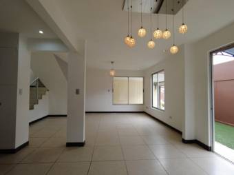 Se vende espaciosa casa con patio en Gravillas de Desamparados 25-553 Se vende espaciosa casa con patio en Gravillas de Desamparados 25-553