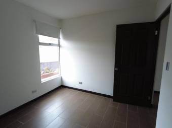 Se vende espaciosa casa con patio en Gravillas de Desamparados 25-553 Se vende espaciosa casa con patio en Gravillas de Desamparados 25-553