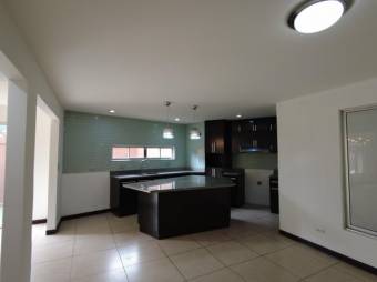 Se vende espaciosa casa con patio en Gravillas de Desamparados 25-553 Se vende espaciosa casa con patio en Gravillas de Desamparados 25-553