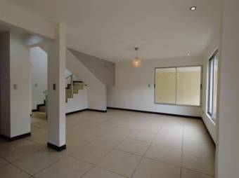 Se vende espaciosa casa con patio en Gravillas de Desamparados 25-553 Se vende espaciosa casa con patio en Gravillas de Desamparados 25-553