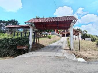 Se venden 2 casas con amplio lote de 1200m2 en San Miguel Desamparados 25-1620