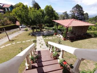 Se venden 2 casas con amplio lote de 1200m2 en San Miguel Desamparados 25-1620