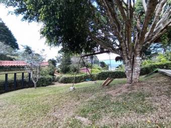 Se venden 2 casas con amplio lote de 1200m2 en San Miguel Desamparados 25-1620