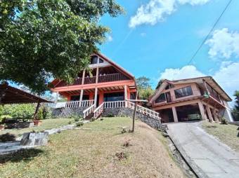 Se venden 2 casas con amplio lote de 1200m2 en San Miguel Desamparados 25-1620