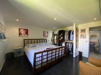 Se vende casa de lujo con  terraza en condominio de Escazú Centro 25-524