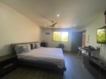 Se vende casa de lujo con  terraza en condominio de Escazú Centro 25-524