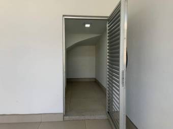 Se vende moderna casa con patio y terraza en San Antonio Escazú 25-142 Se vende moderna casa con patio y terraza en San Antonio Escazú 25-142