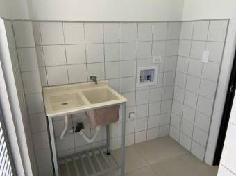 Se vende moderna casa con patio y terraza en San Antonio Escazú 25-142 Se vende moderna casa con patio y terraza en San Antonio Escazú 25-142