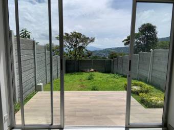 Se vende moderna casa con patio y terraza en San Antonio Escazú 25-142 Se vende moderna casa con patio y terraza en San Antonio Escazú 25-142