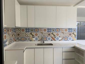 Se vende moderna casa con patio y terraza en San Antonio Escazú 25-142 Se vende moderna casa con patio y terraza en San Antonio Escazú 25-142