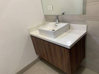 Se vende moderna casa con patio y terraza en San Antonio Escazú 25-142 Se vende moderna casa con patio y terraza en San Antonio Escazú 25-142