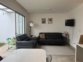 Se vende moderna casa con patio en condominio de San Antonio Escazú 25-1940 Se vende moderna casa con patio en condominio de San Antonio Escazú 25-1940